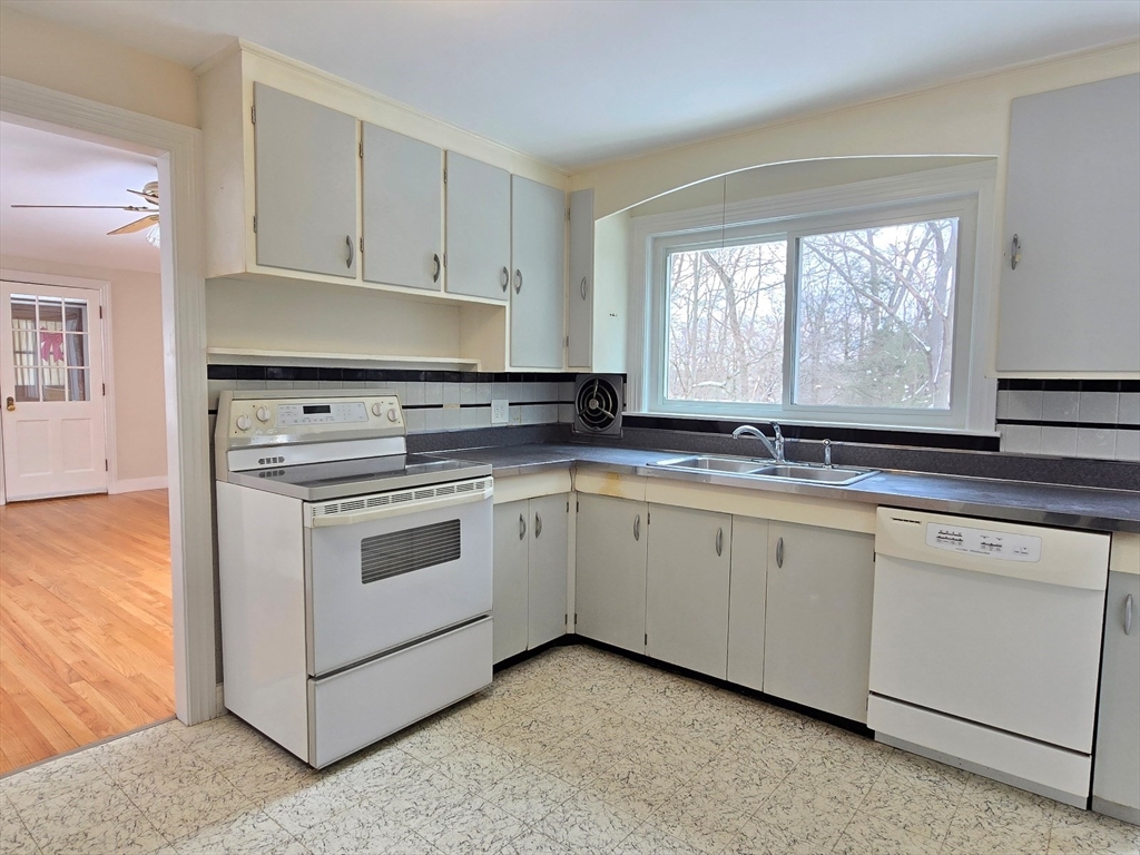 37 Riverview Dr