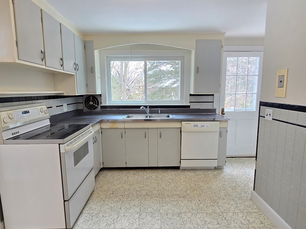 37 Riverview Dr