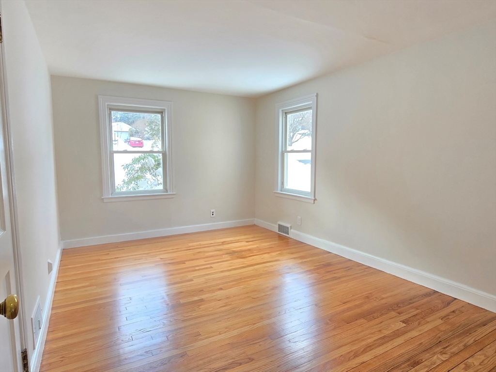 37 Riverview Dr