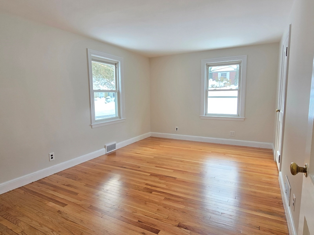 37 Riverview Dr