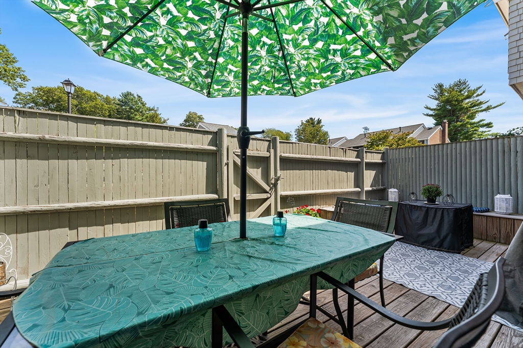 16 Meadowood Dr # 16