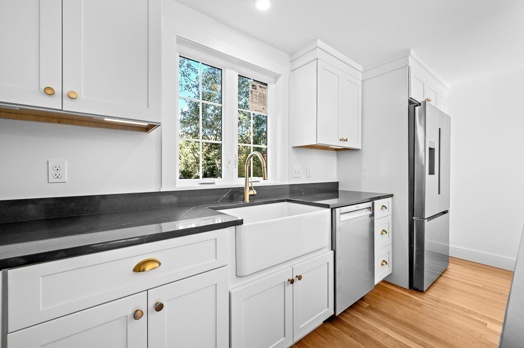 11 Great Lake Dr