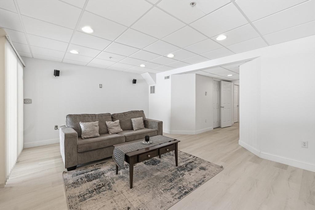 5 Lincoln Ln # 5