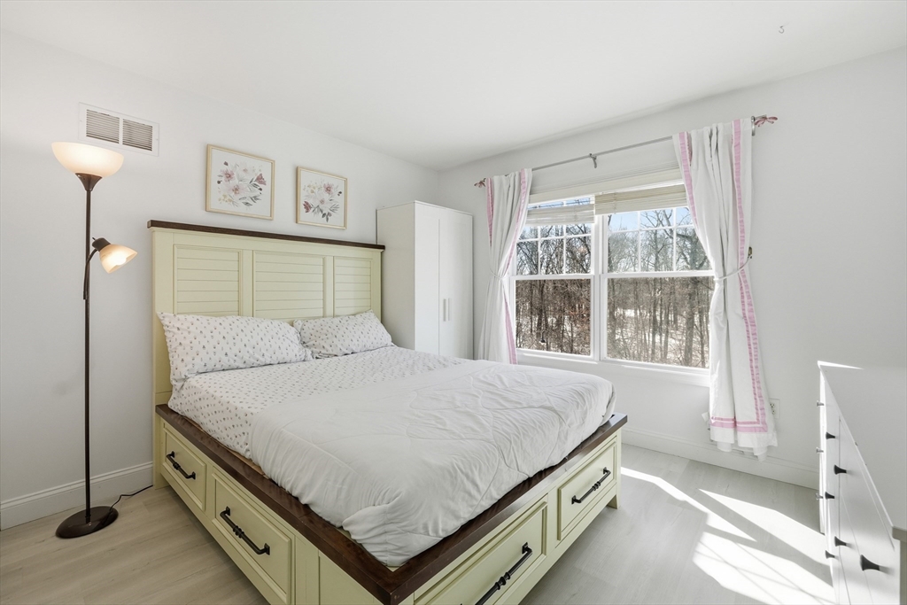 5 Lincoln Ln # 5