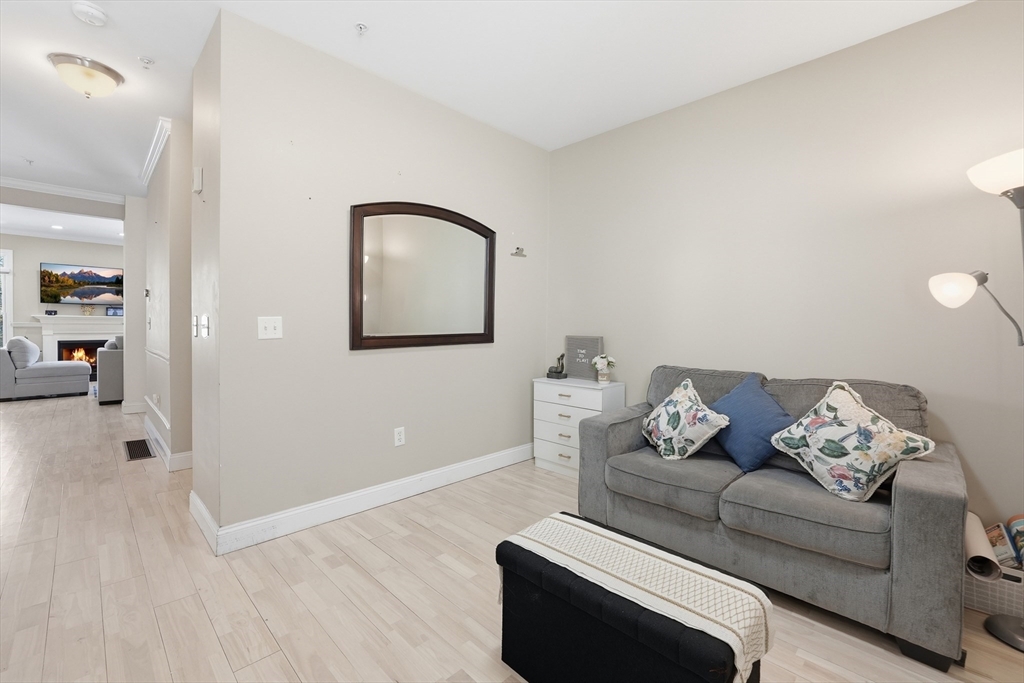 5 Lincoln Ln # 5