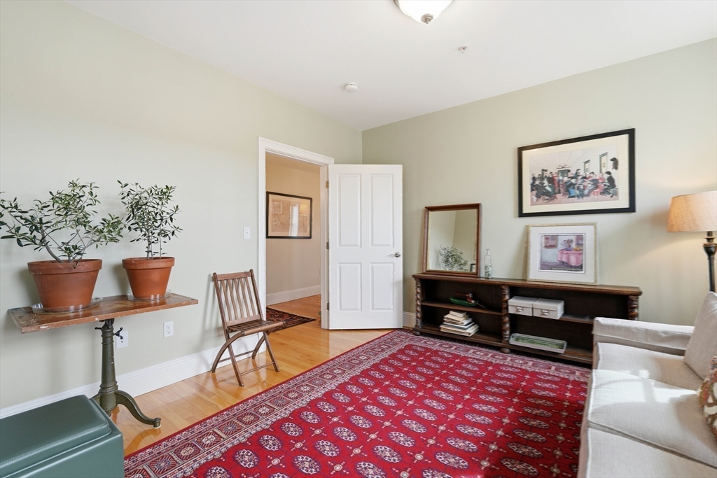 52 Thurston St # 3