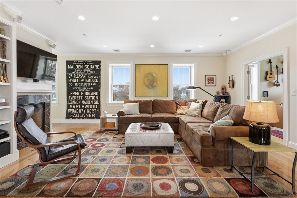 52 Thurston St # 3