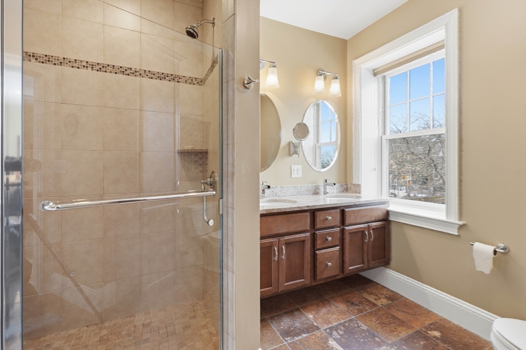 52 Thurston St # 3