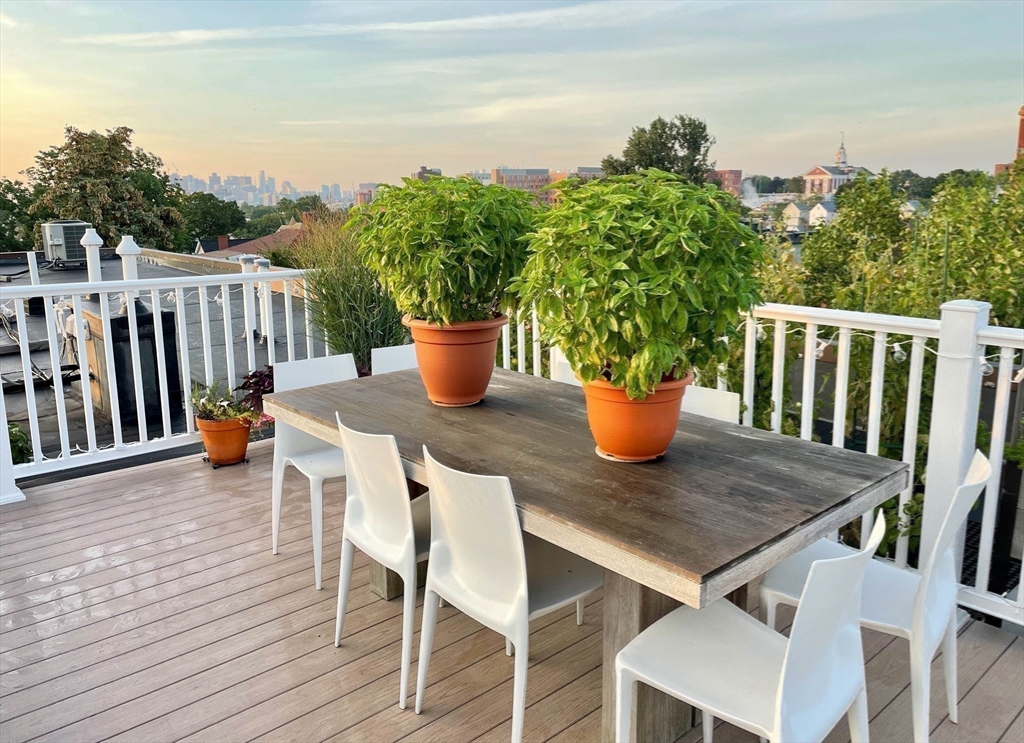 52 Thurston St # 3