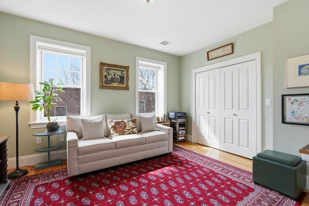 52 Thurston St # 3