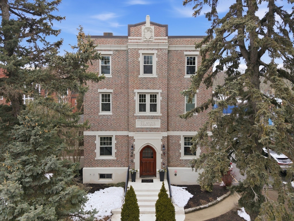 52 Thurston St # 3