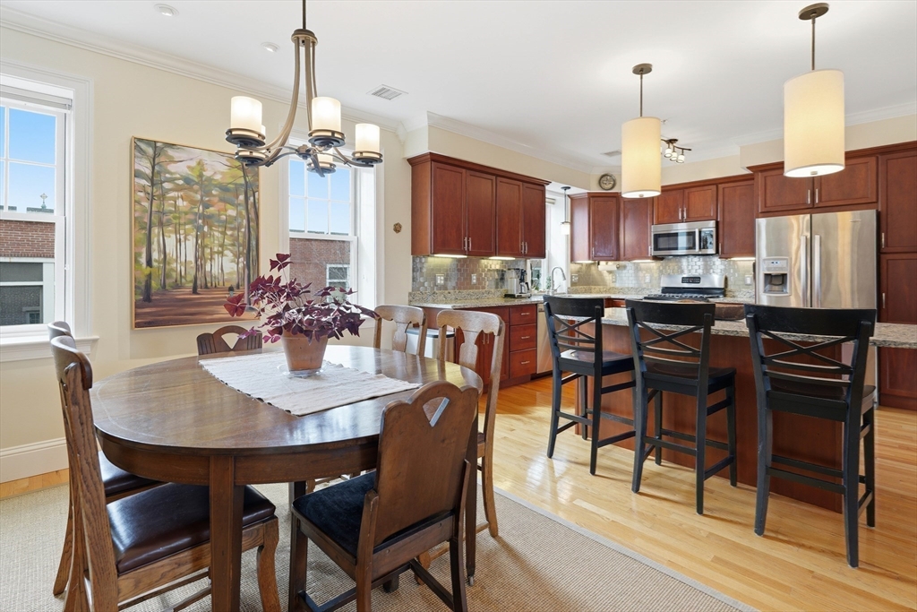 52 Thurston St # 3