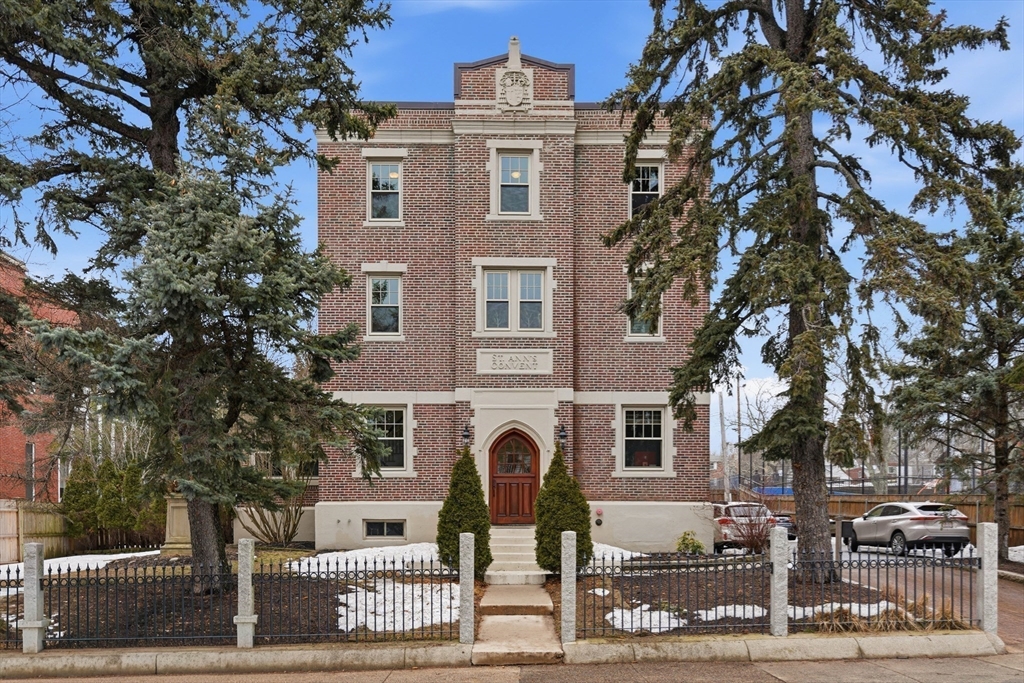 52 Thurston St # 3