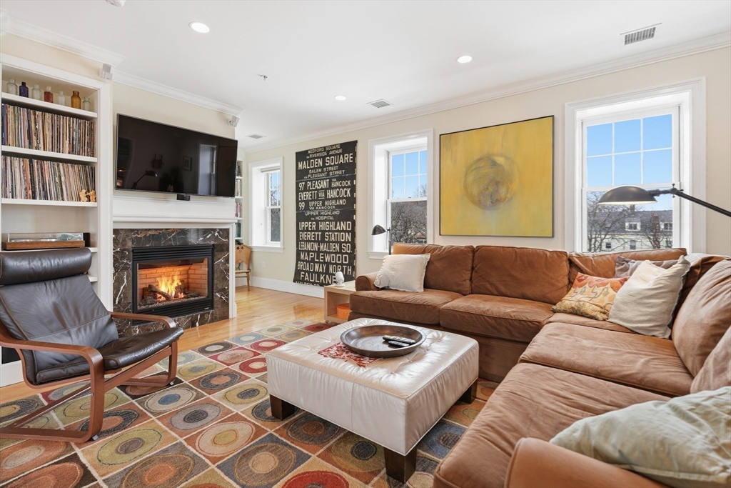 52 Thurston St # 3