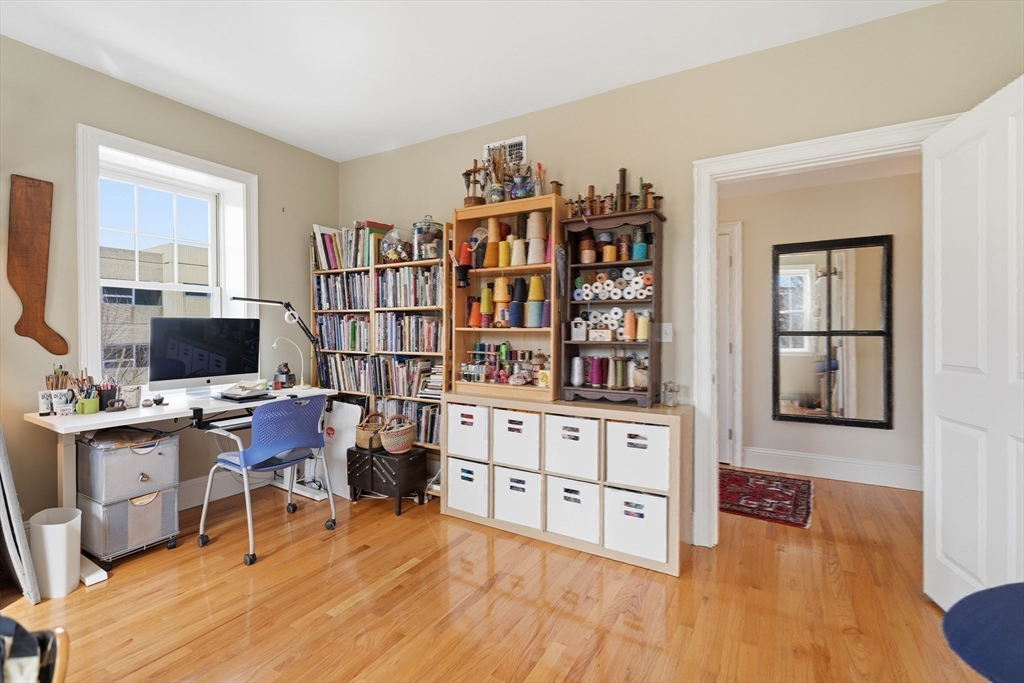 52 Thurston St # 3