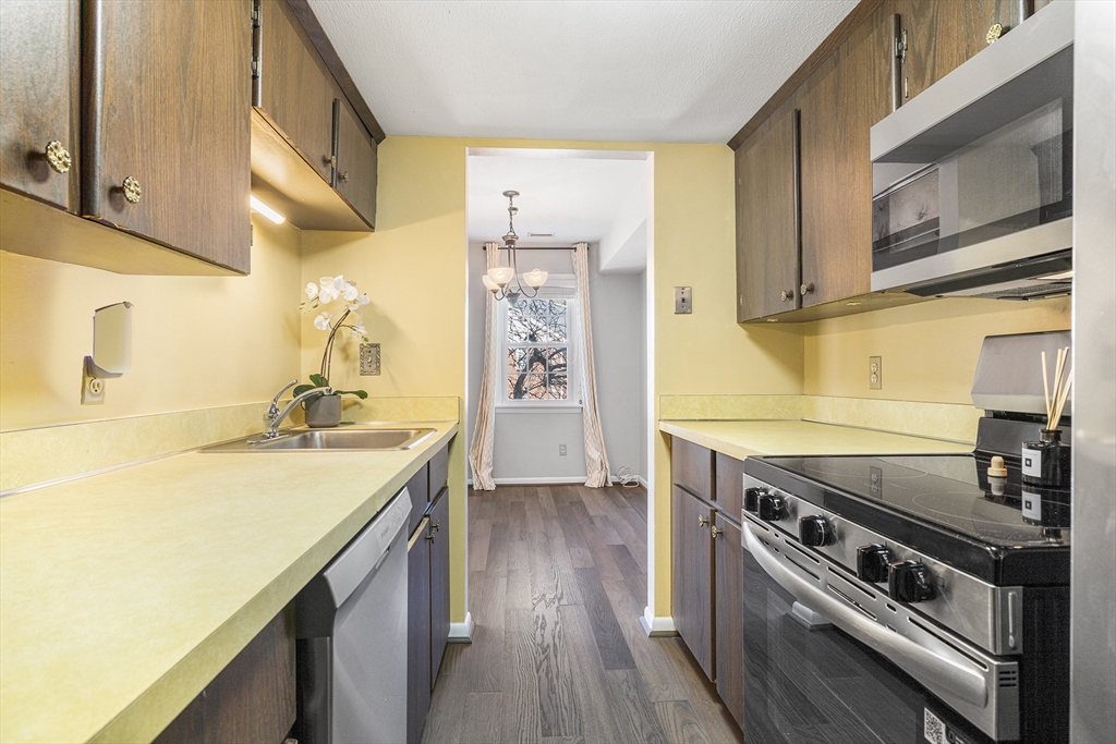 6 Jessica Dr Unit: E