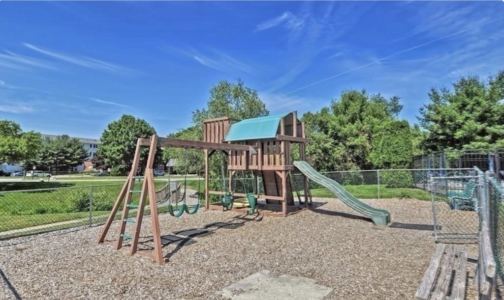 6 Jessica Dr Unit: E