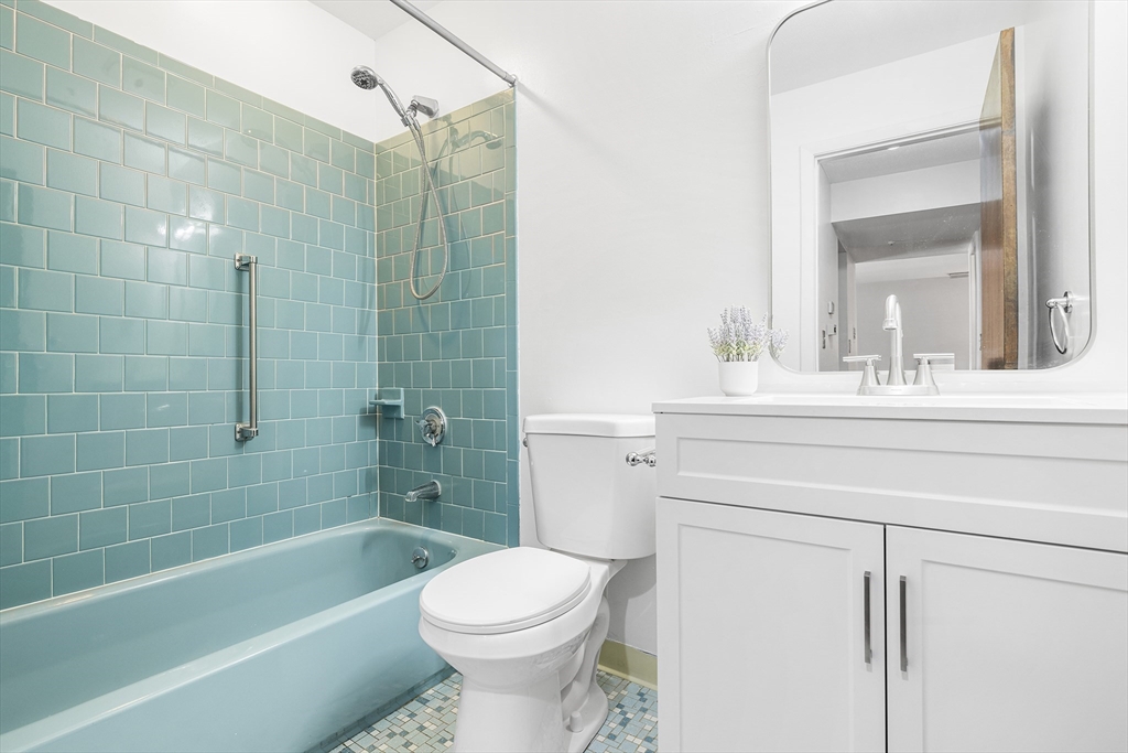 6 Jessica Dr Unit: E