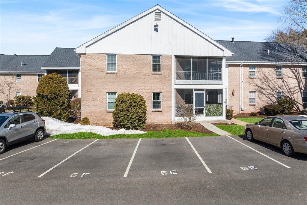 6 Jessica Dr Unit: E