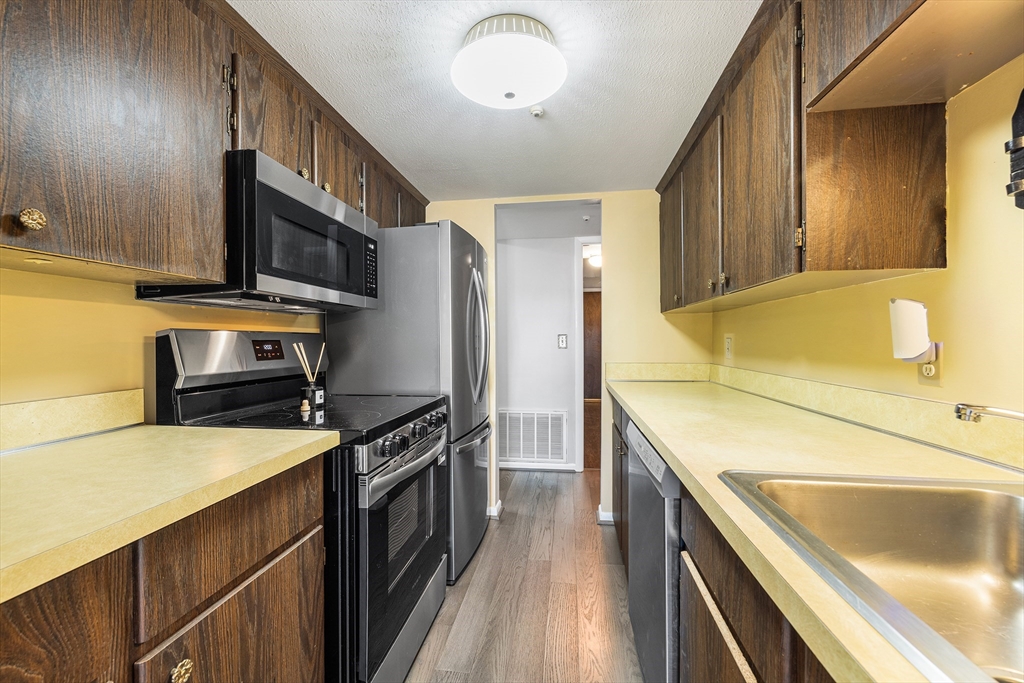 6 Jessica Dr Unit: E