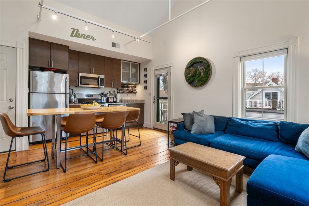 20 Porter St # 3