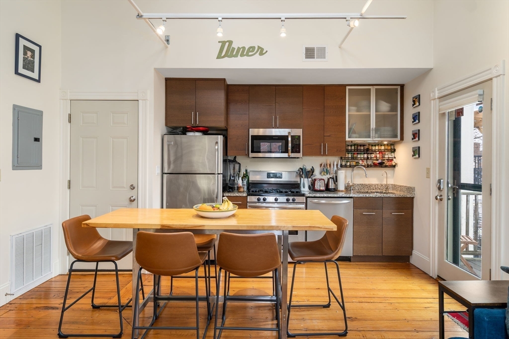 20 Porter St # 3