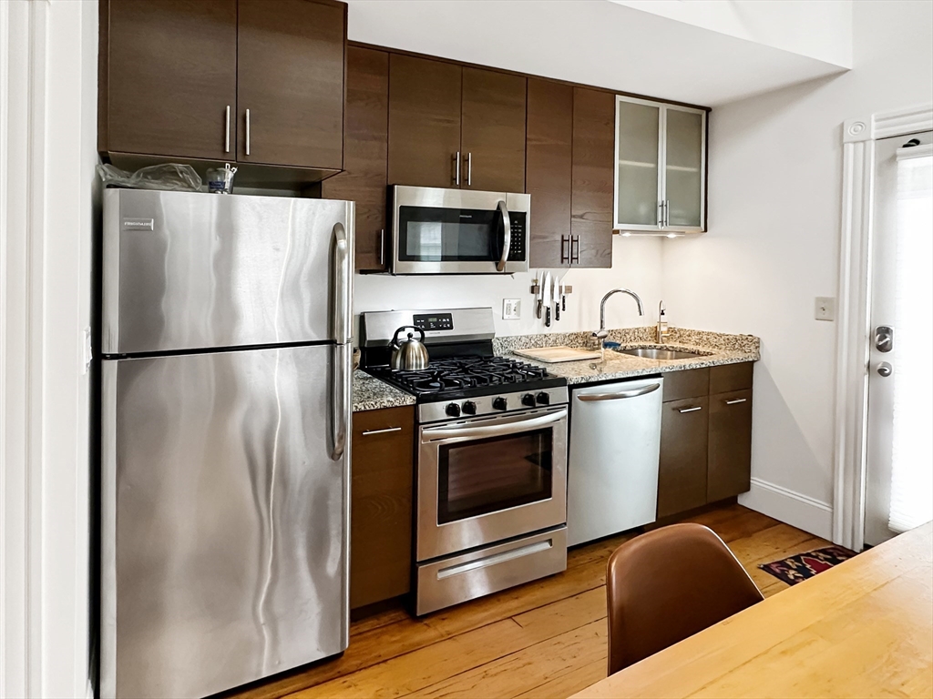 20 Porter St # 3