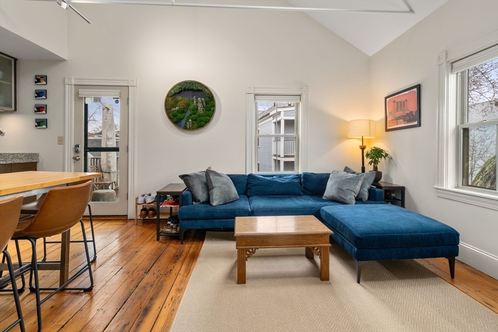 20 Porter St # 3