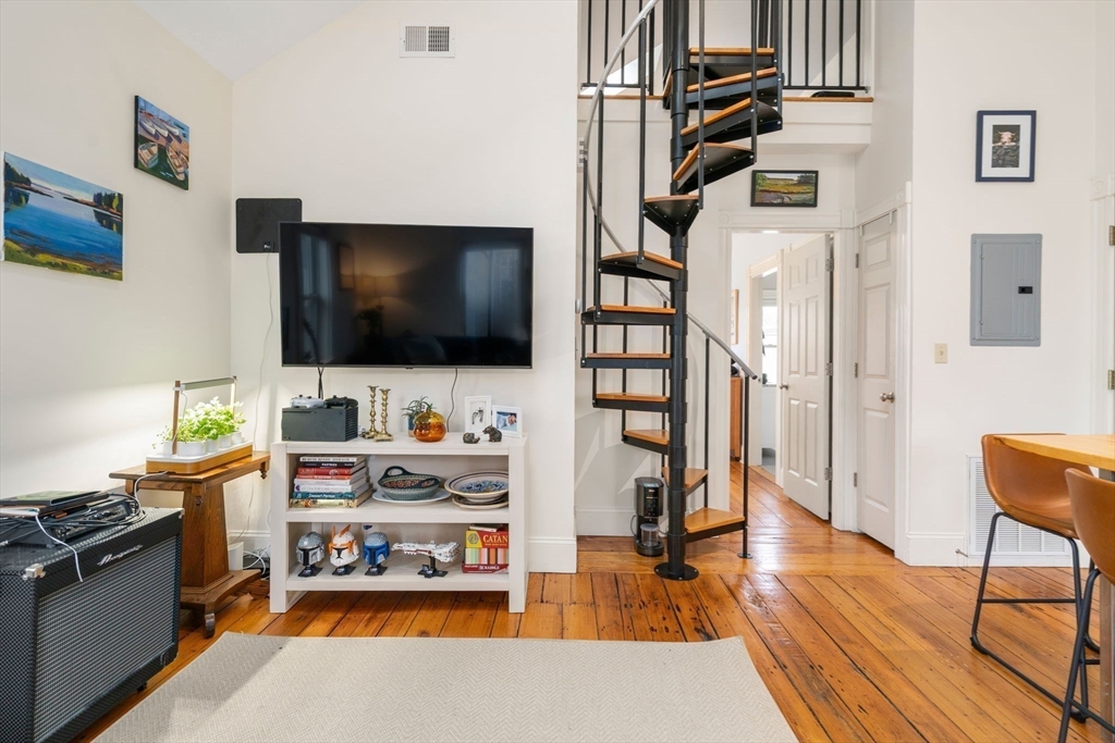 20 Porter St # 3