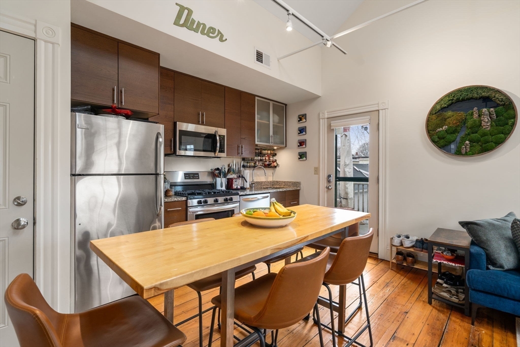 20 Porter St # 3