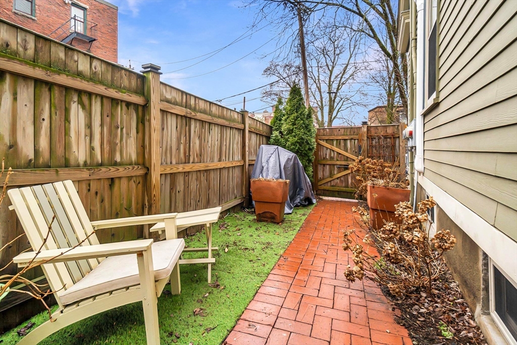 20 Porter St # 3