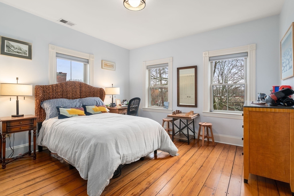 20 Porter St # 3