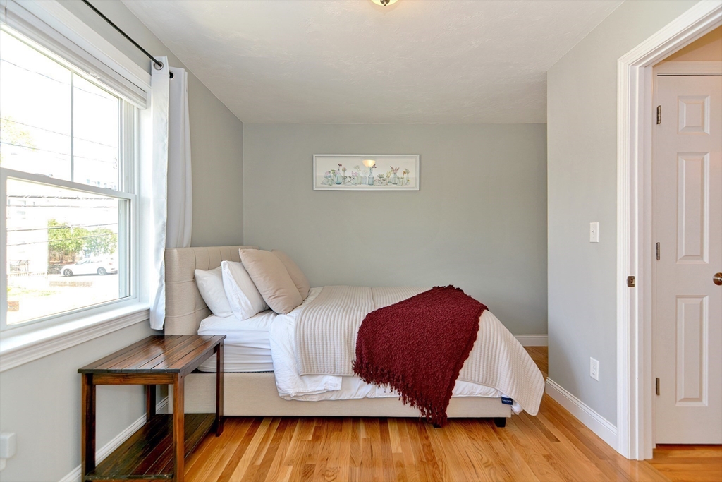 28 Richardson St # 1