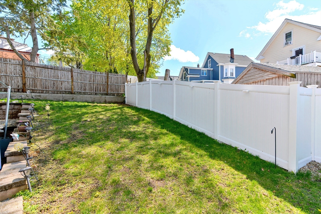 28 Richardson St # 1