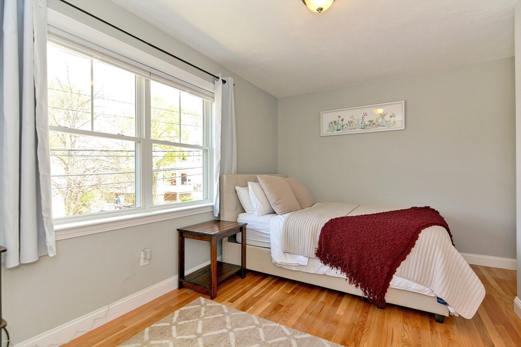 28 Richardson St # 1