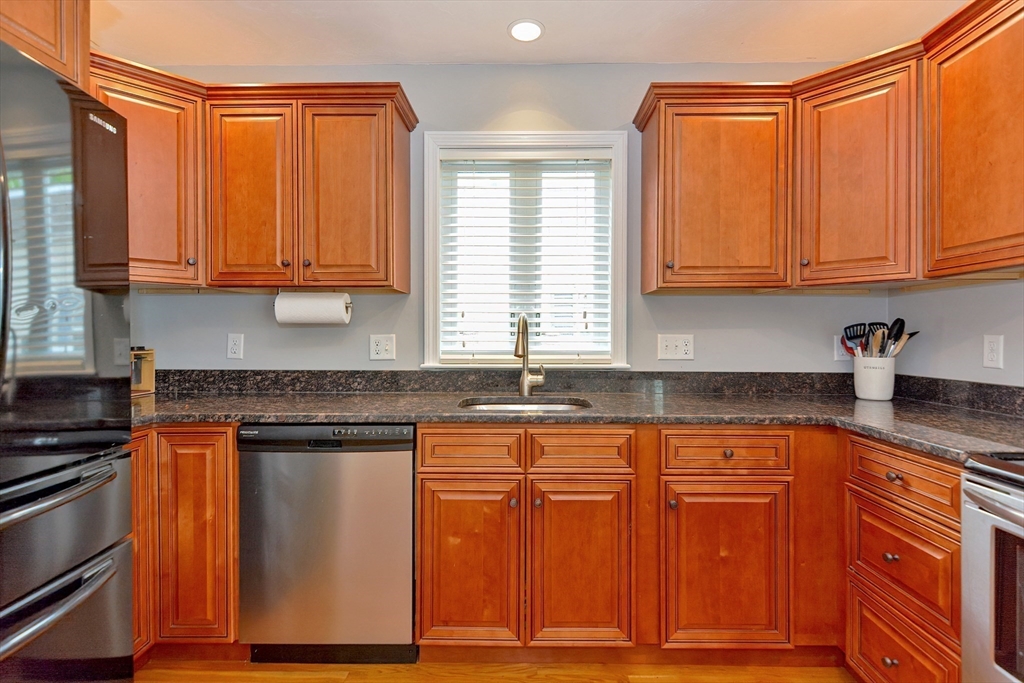 28 Richardson St # 1