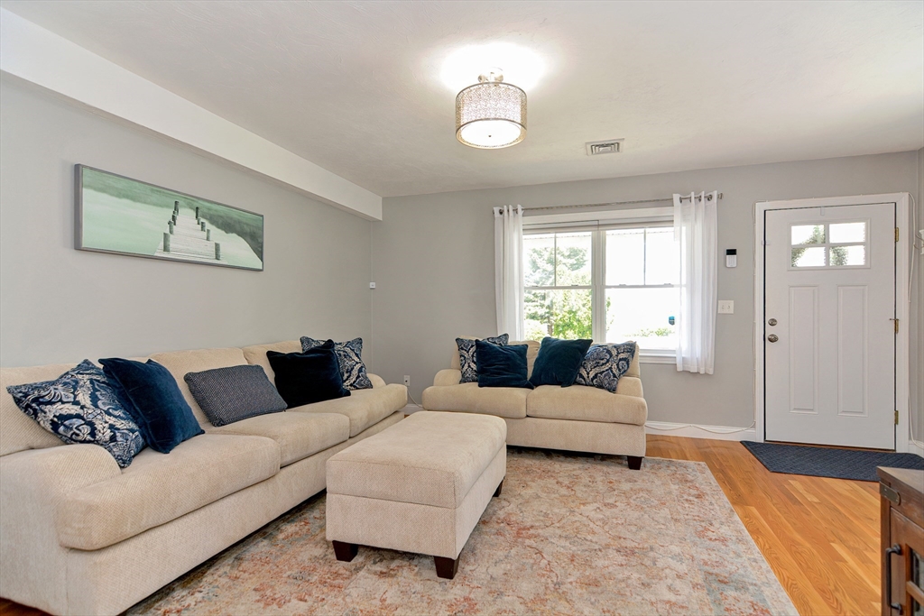 28 Richardson St # 1