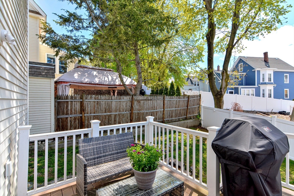 28 Richardson St # 1