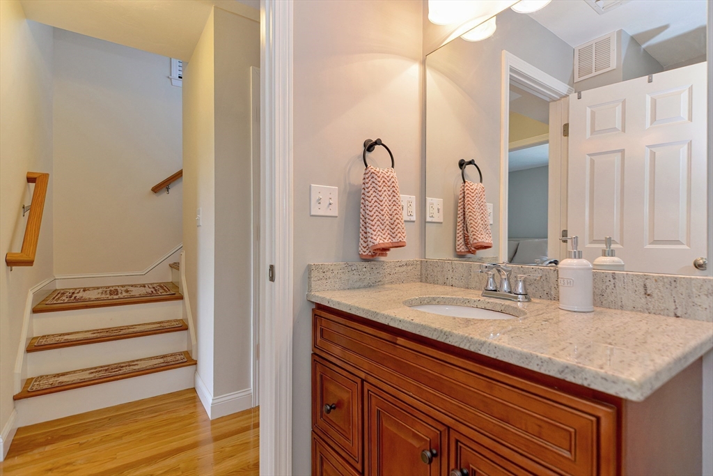 28 Richardson St # 1