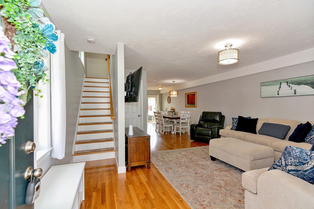 28 Richardson St # 1