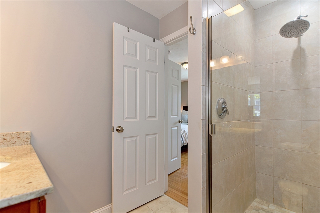 28 Richardson St # 1