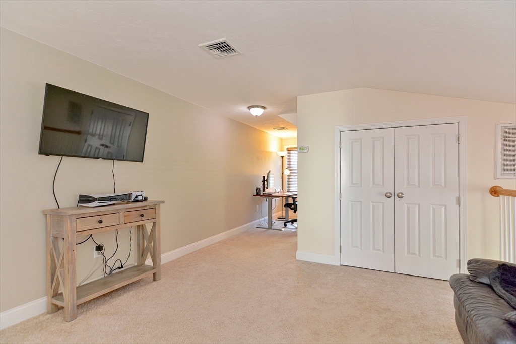 28 Richardson St # 1