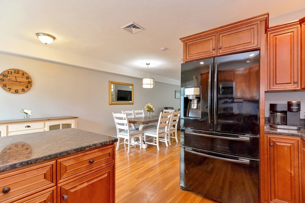 28 Richardson St # 1