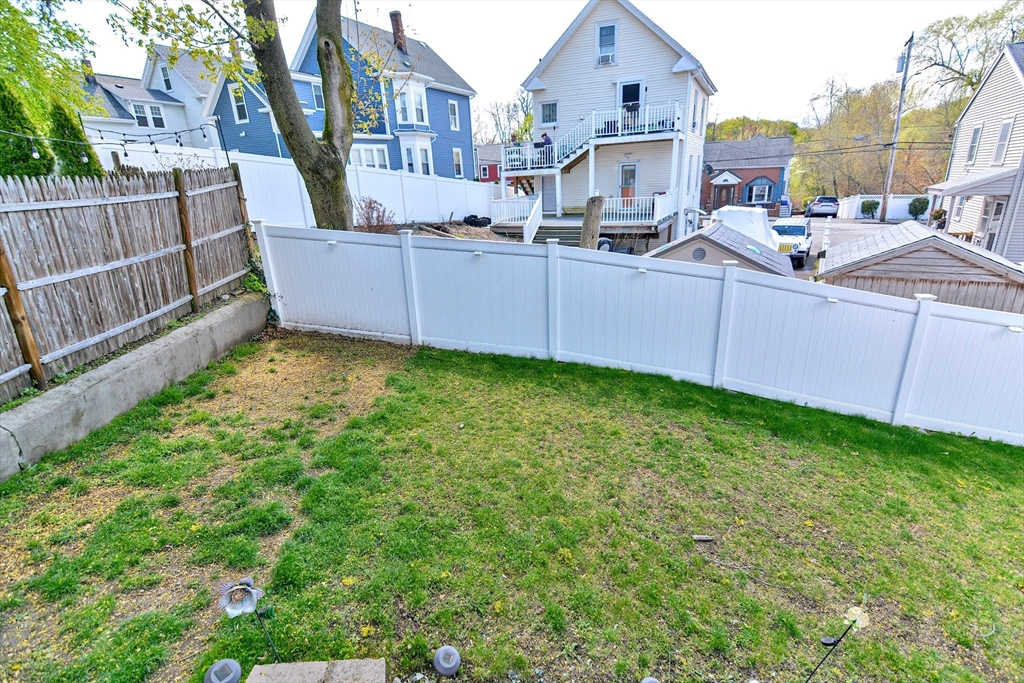 28 Richardson St # 1