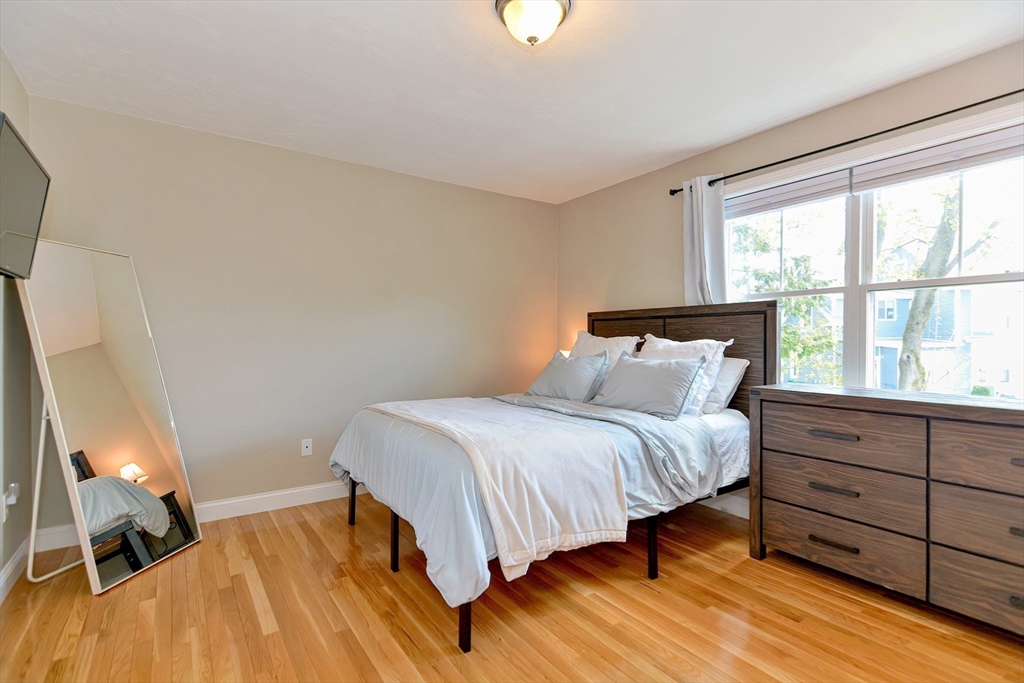 28 Richardson St # 1