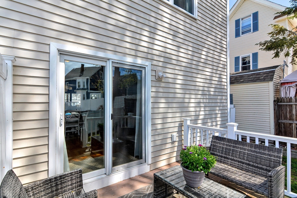 28 Richardson St # 1