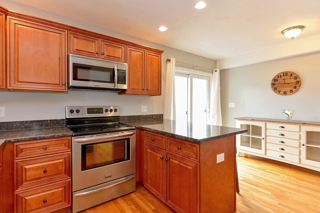 28 Richardson St # 1