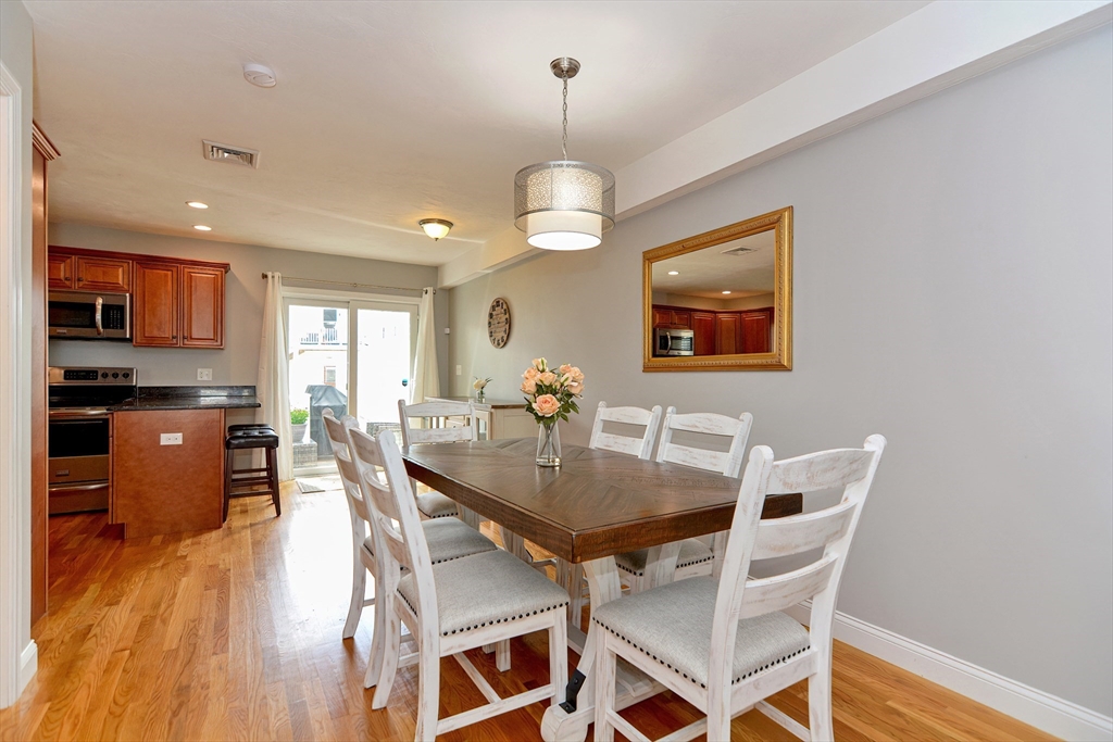 28 Richardson St # 1