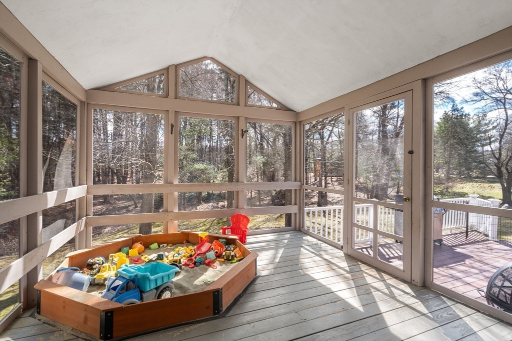 122 Farrington Ln