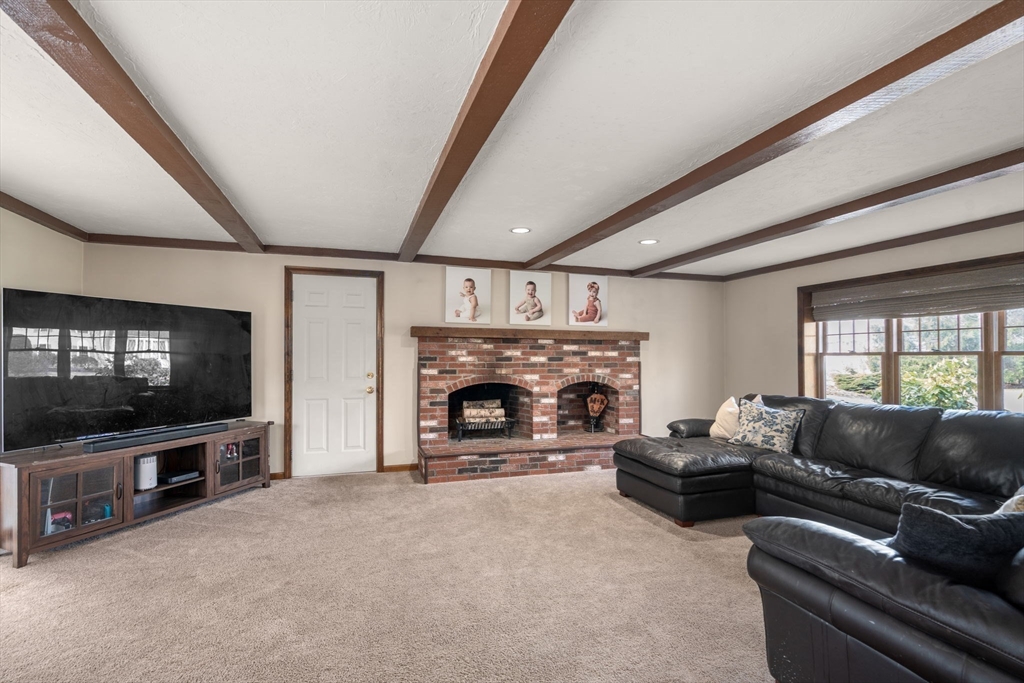 122 Farrington Ln